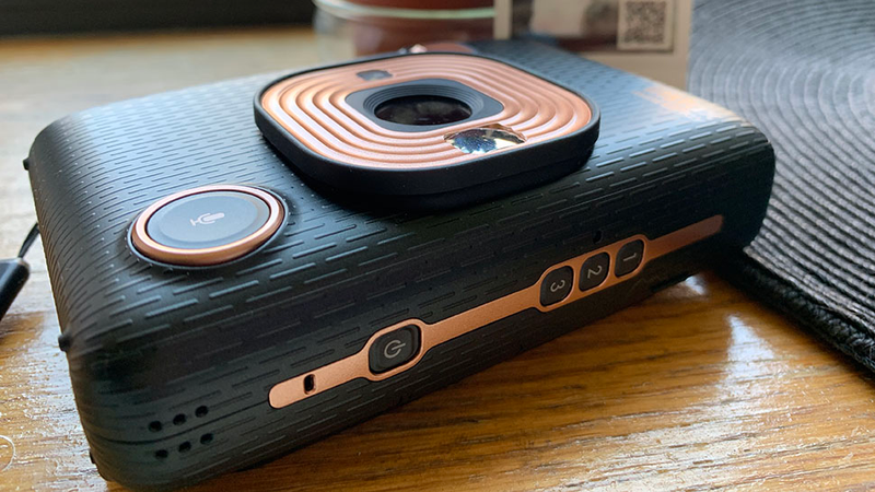 Here you can see the audio record button, the power button, and three shortcut buttons for your favorite filters.